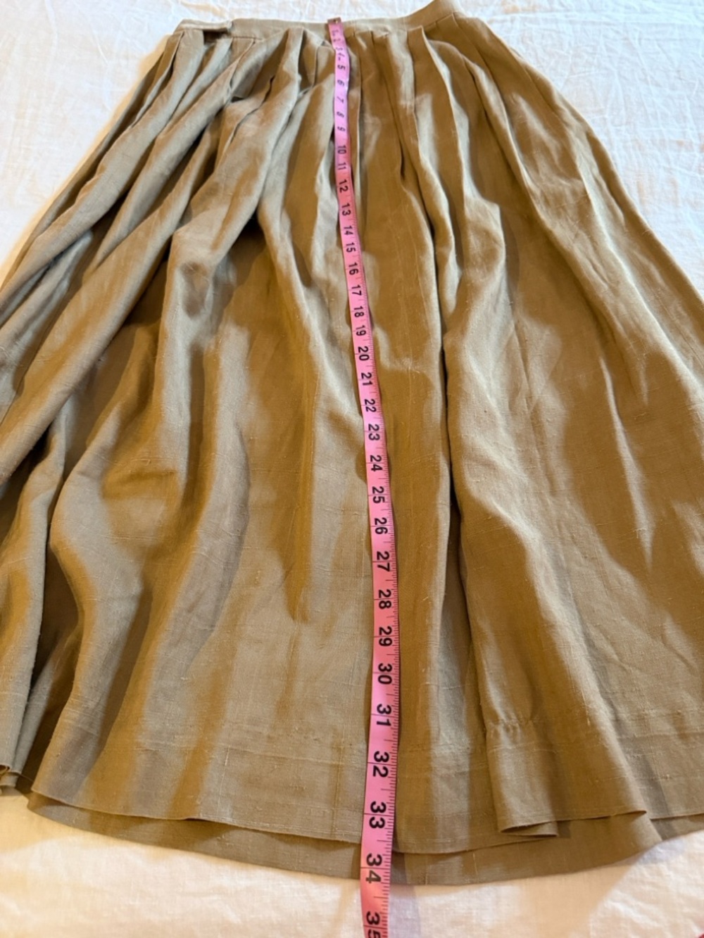 100% RAW SILK Vintage Pleated Midi Skirt in Taupe - Picture 4 of 4